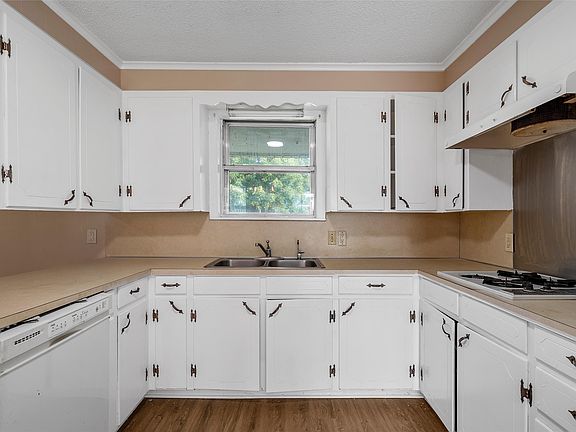 4th image of 111 E Dawn Dr