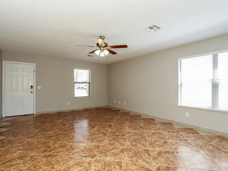 11807 W Ester Dr — Photo 4