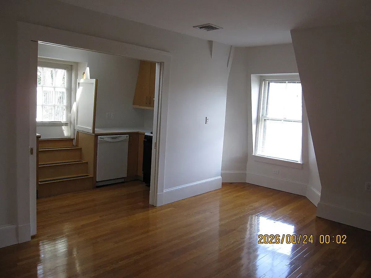 2 bed, 840 sqft, $3,600 — Photo 4