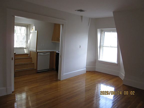 4th image of 37 Langdon St APT 5