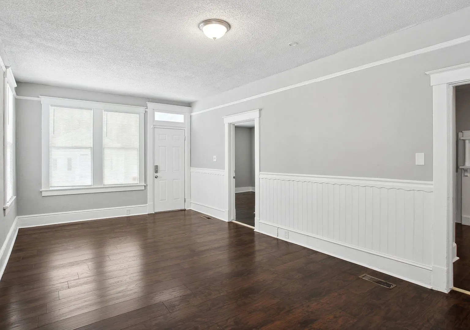 Large 3BR/2BA Downtown Savannah Home For Rent — Photo 4