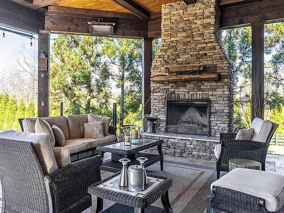 3rd image of 106 Deerfield Cir