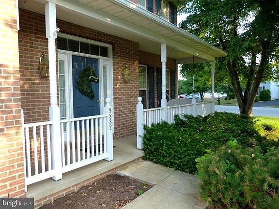 2nd image of 9832 Olivewood Dr