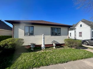 226 W Chestnut St, Hoopeston, IL 60942