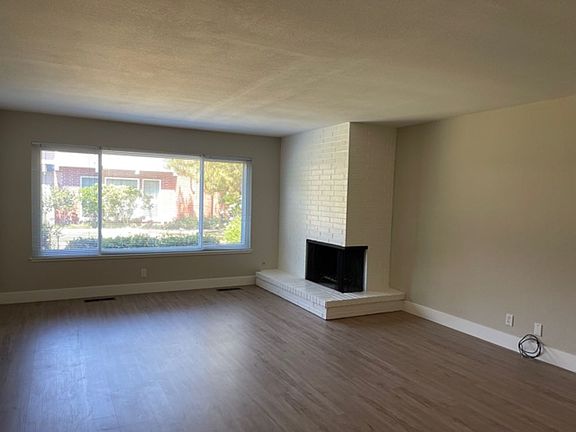 3rd image of 2135 Ascot Dr APT 9