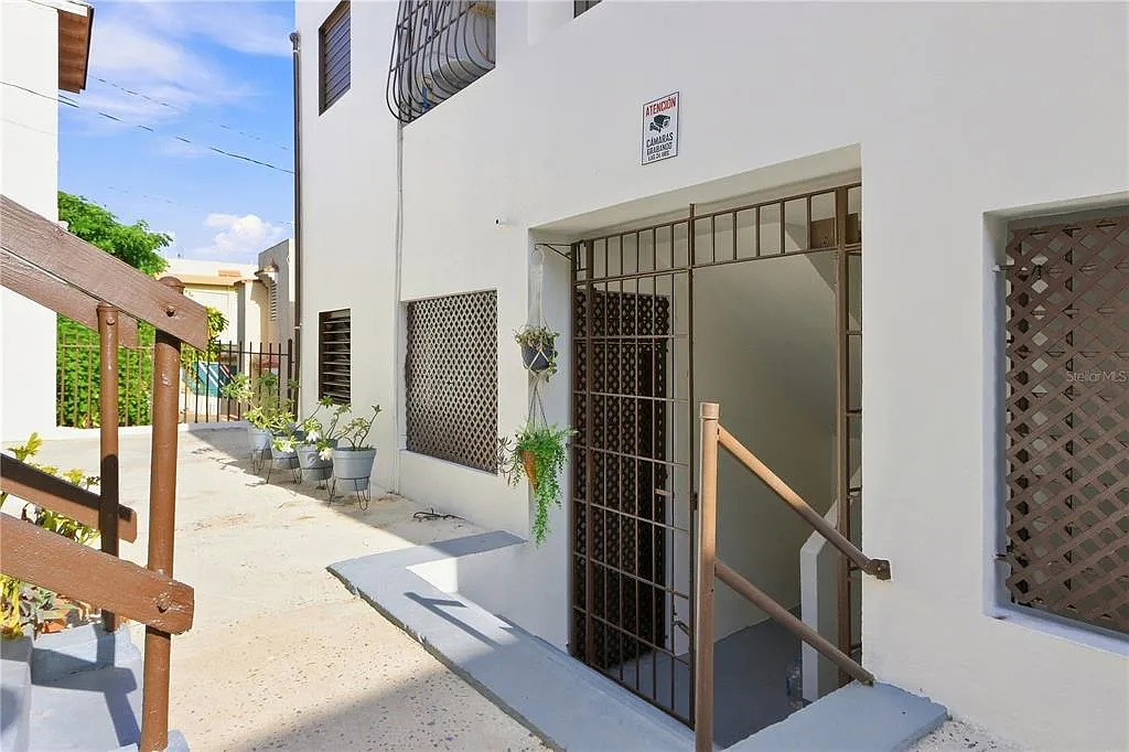 1 bed, 1.0 bath, $750 — Photo 2
