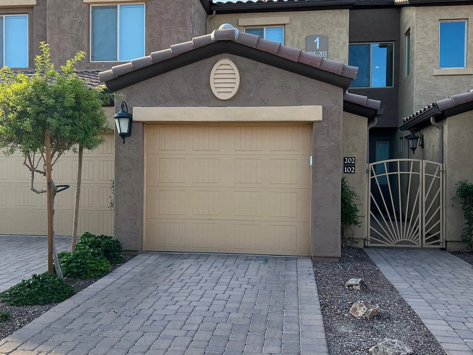 250 W Queen Creek Rd — Photo 2