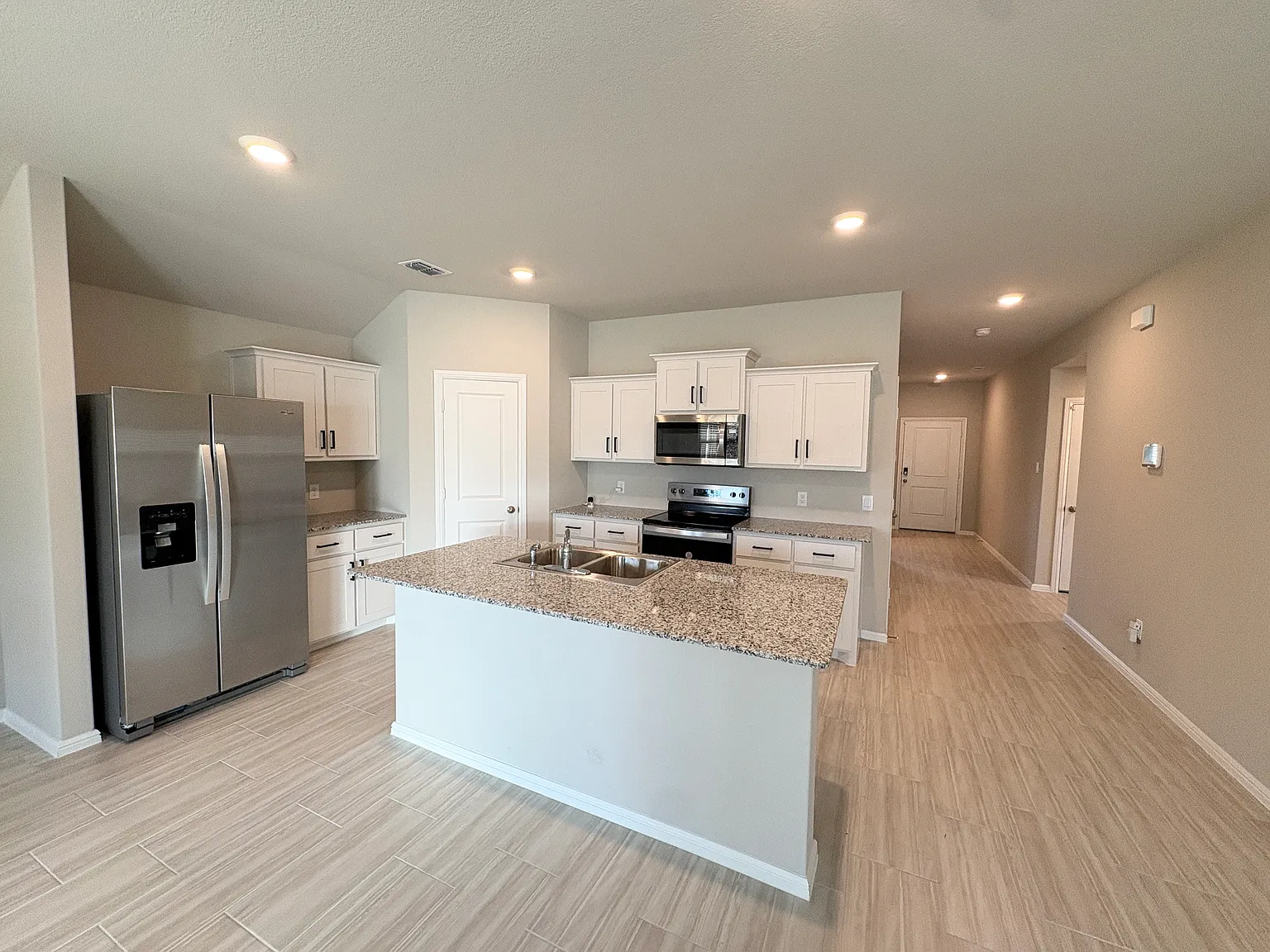 4 bed, 1839 sqft, $2,400 — Photo 3