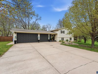 609 S Splitrock Blvd, Brandon, SD, 57005