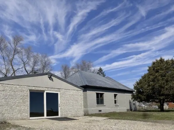 207 Whitton Ave, Cresbard, SD 57435