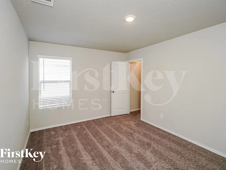 9211 Griffith Run — Photo 12