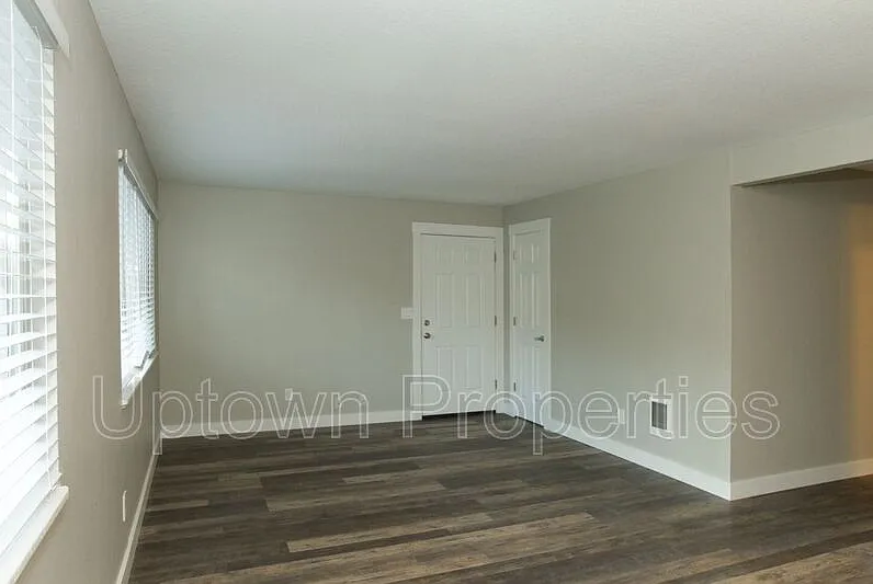 2 bed, 1.0 bath, 900 sqft, $1,495 — Photo 4