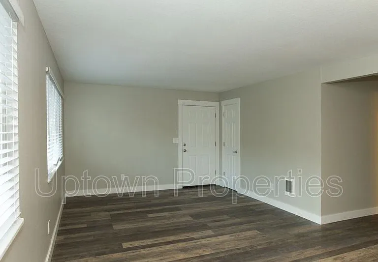 2602 NE Lombard St — Photo 5