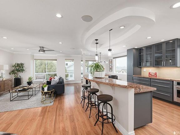 4th image of 425 28th St #201