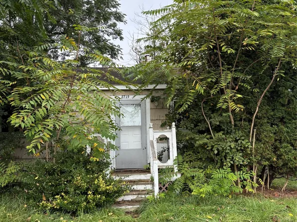 2719 Branch Rd, Flint, MI 48506