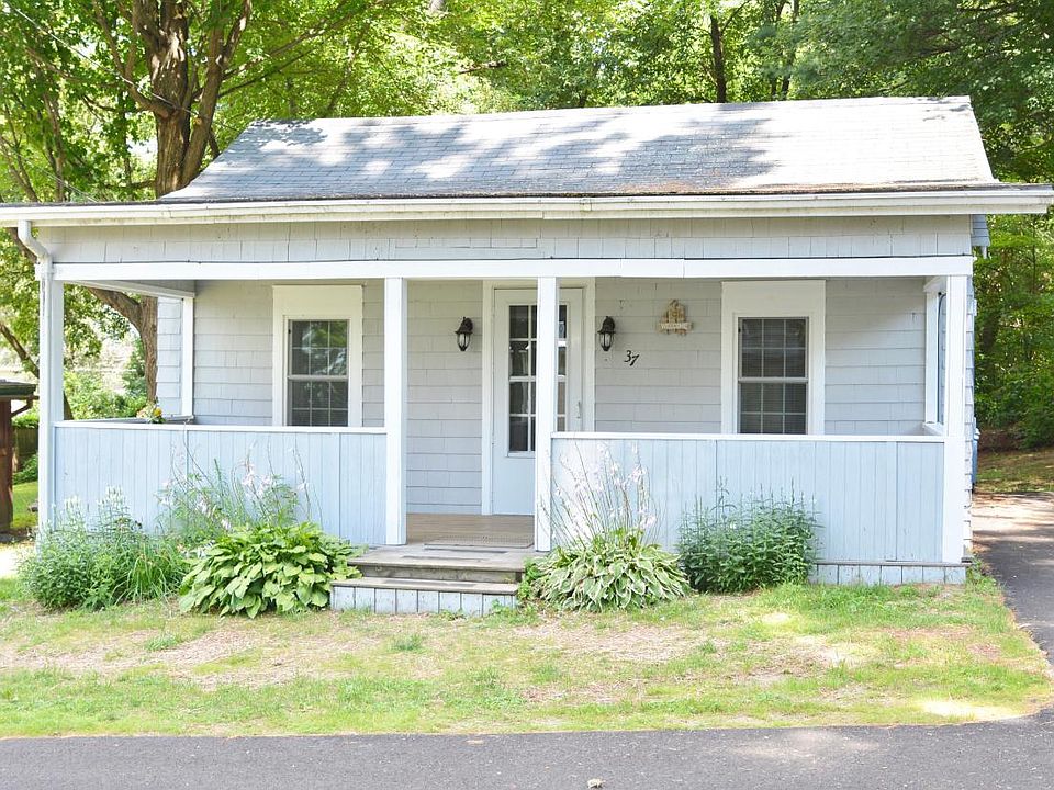 Front of with large porch