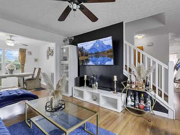 3rd image of 3728 Fountain Cove Ln