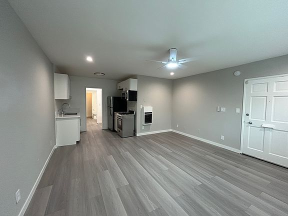 4th image of 1901 6th St #102A