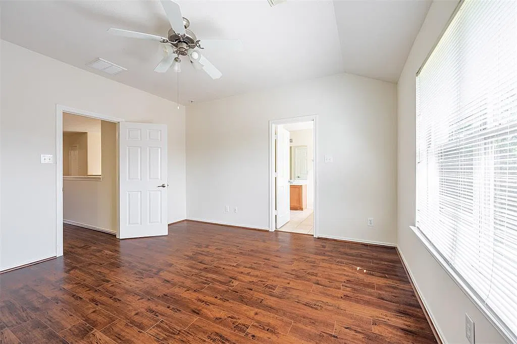 3 bed, 2.5 bath, 1700 sqft, $2,150 — Photo 4