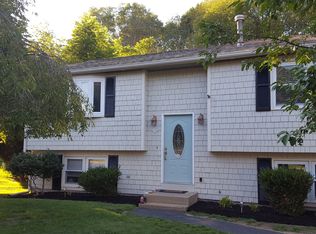 28 Red Oak Dr, Coventry, RI 02816
