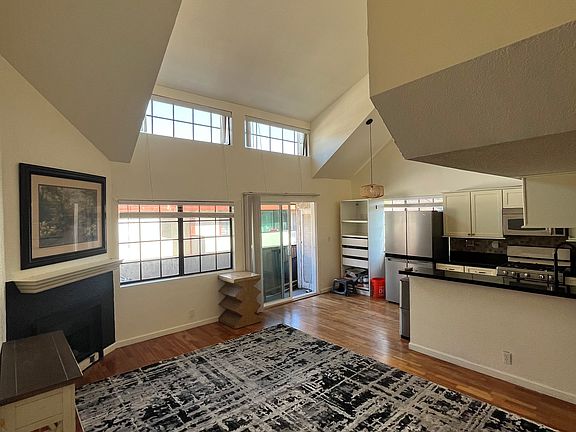 4th image of 15946 Vanowen St Unit 207