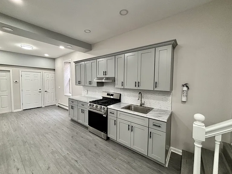127-129 Fulton St #1 — Photo 5