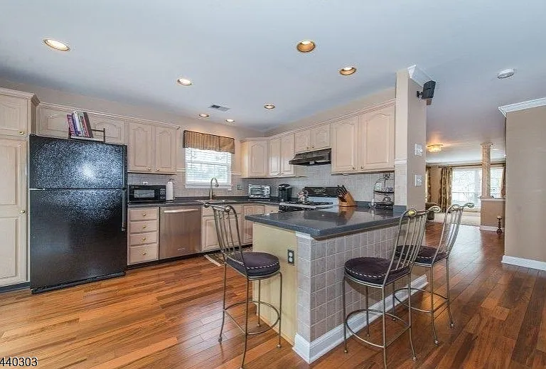 84 Constitution Way — Photo 6