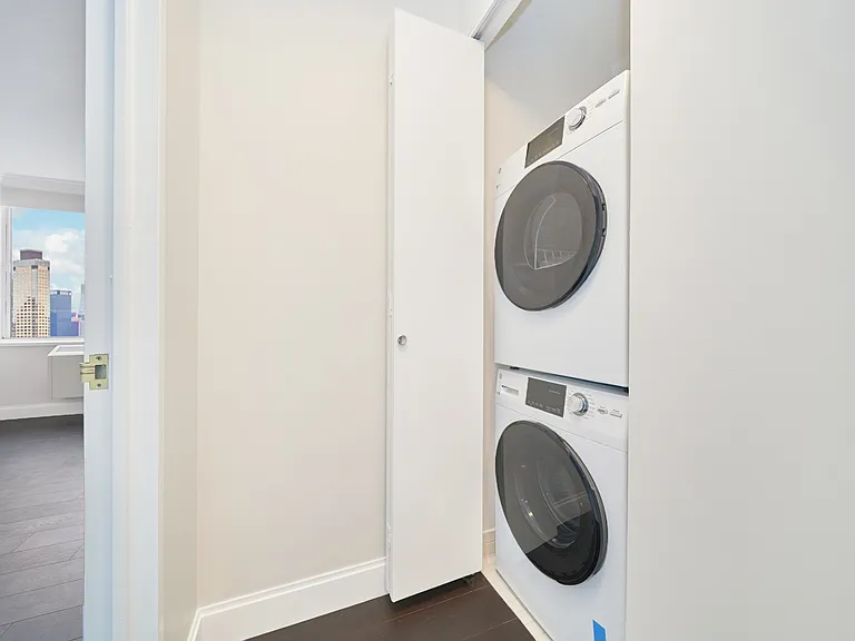 160 Riverside Blvd #21F — Photo 17