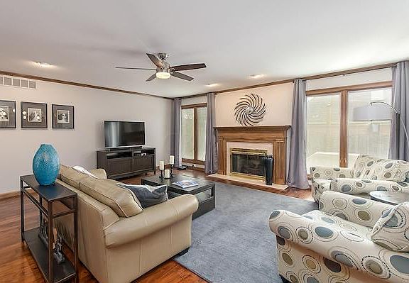 4th image of 4671 Burbank Dr