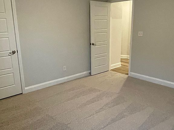 5th image of 10 Woodcross Dr