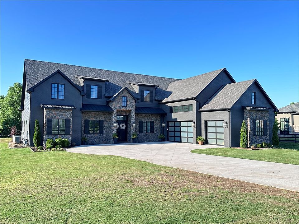 1st image of 104 Averie Ln