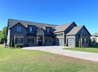 104 Averie Ln, Bentonville, AR 72713