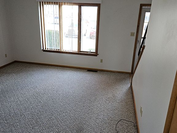 Living Room15.5Ft x 13.5 Ft