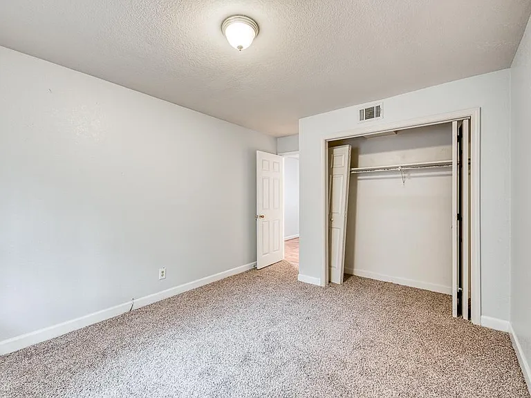601 Mimi Ln #2 — Photo 8