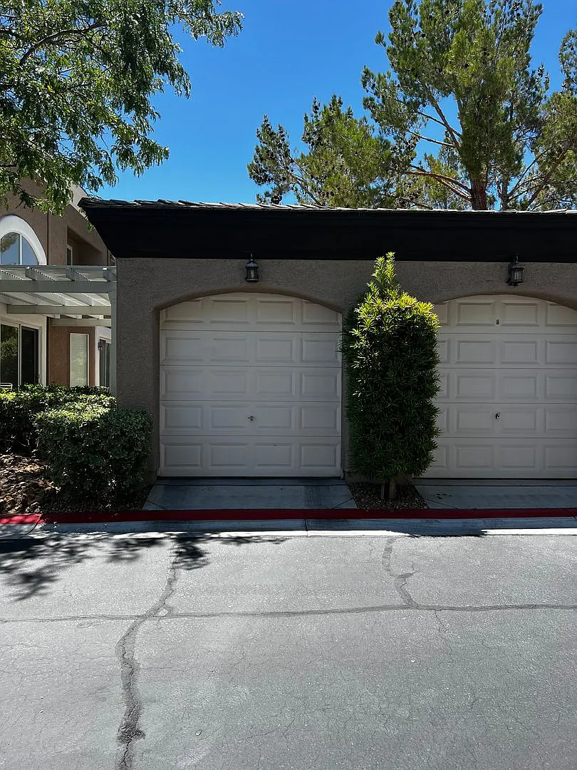 Summerlin Condo - Gated - Community Pool 2 Car Garage - 500 Off First Months Rent — Photo 3