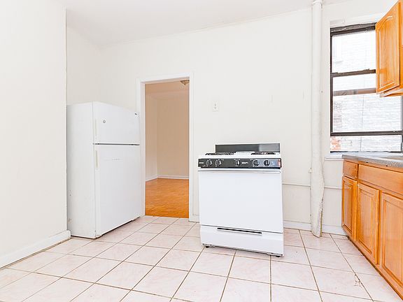 3rd image of 601 Park Pl #15