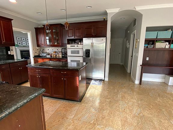 4th image of 310 Berkshire Dr