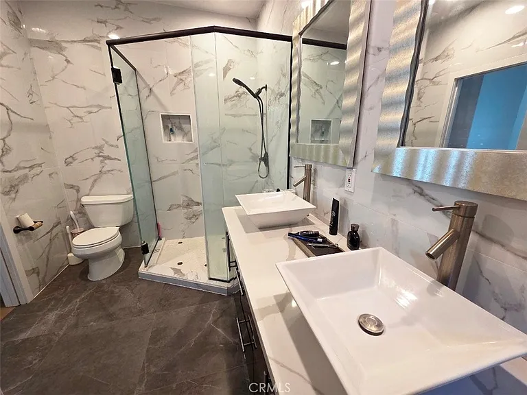 915 S Rimpau Blvd — Photo 12