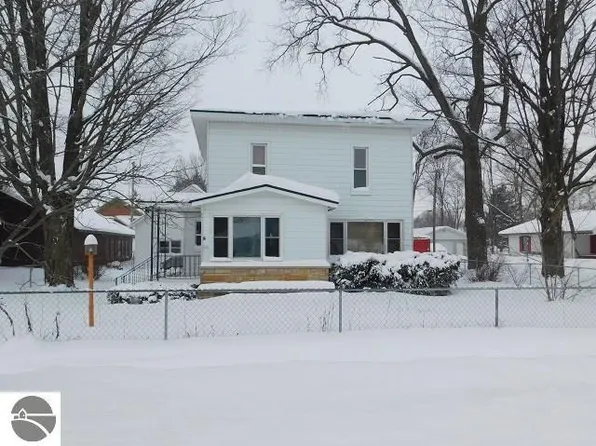 214 S Cherry St, Kalkaska, MI 49646