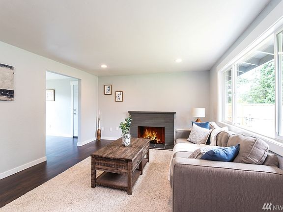 5th image of 1618 Hume St S