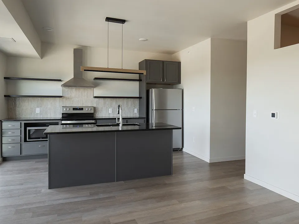 Riverhouse Apartments