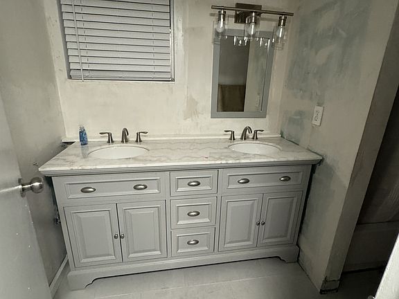 5th image of 707 SW 75th St APT 103