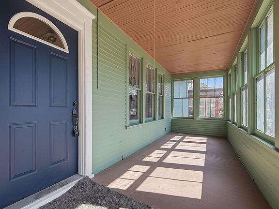 3rd image of 363 Geranium Ave E