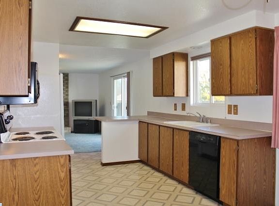 4th image of 5213 Blue Heron Blvd