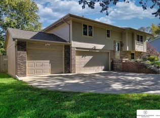 2335 N 189th St, Elkhorn, NE 68022