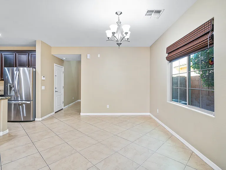 906 E Del Rio St — Photo 8