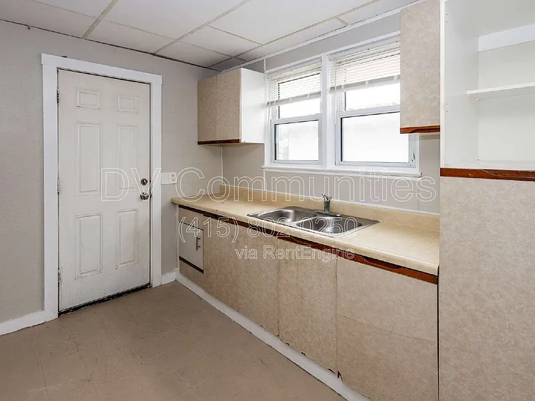 3818 Highland Rd — Photo 6