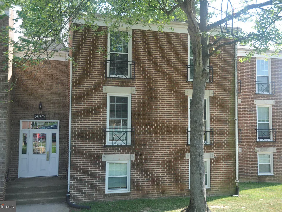 830 Quince Orchard Blvd #202