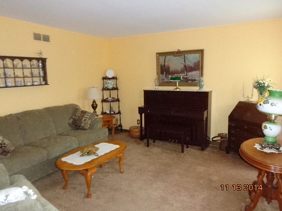 3rd image of 104 S Cambridge Dr