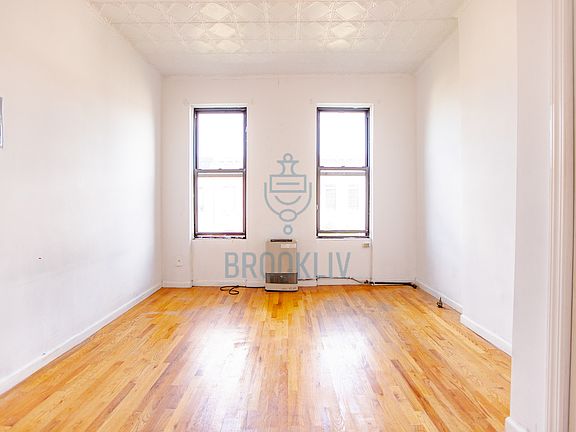 3rd image of 319 Jefferson St #4A